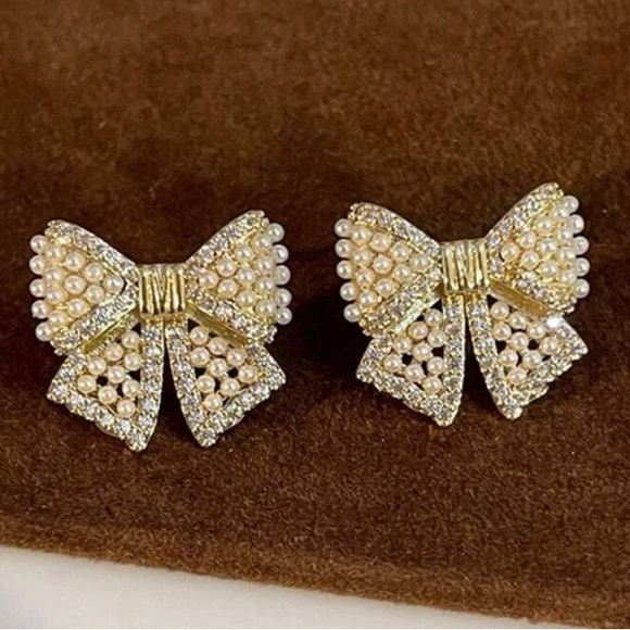 1Pair Faux Pearl Bow Shaped Stud Earrings - Picture 2 of 3